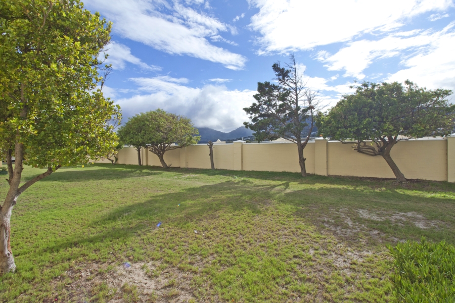 2 Bedroom Property for Sale in Sunnydale Western Cape